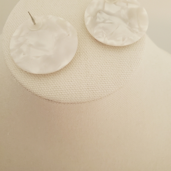 White statement stud earrings - Picture 2 of 3